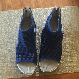 Jambu Sport size 8 - fits like an 8 1/2 (EUR 39)